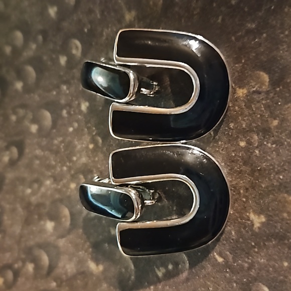 Trifari Jewelry - Vintage Trifari Silvertone Black Dangling U Shape Clip Earrings